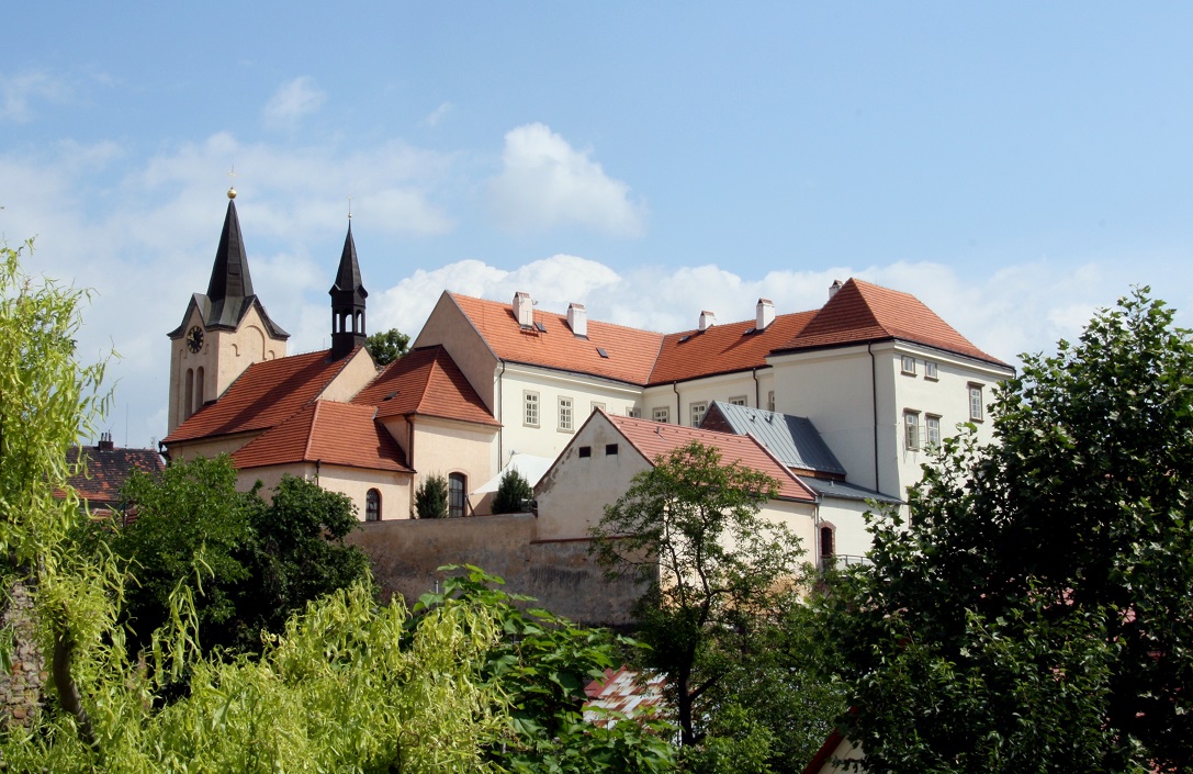 CHVALSKÝ ZÁMEK