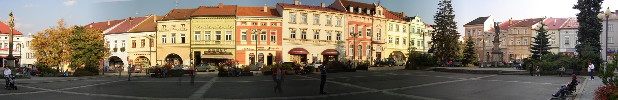 NÁMĚSTÍ VE VALAŠSKÉM MEZIŘÍČÍ