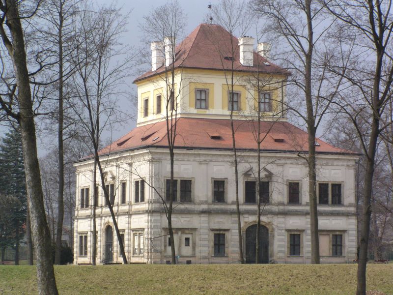 ZÁMECKÝ PARK OSTROV